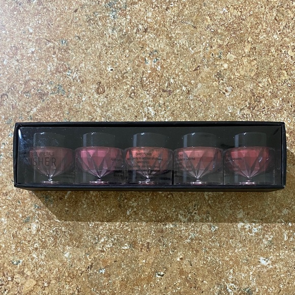 Younique Black Embossed Makeup Case w/Colorful Eyeshadows, Blush and Concealer - Picture 7 of 7